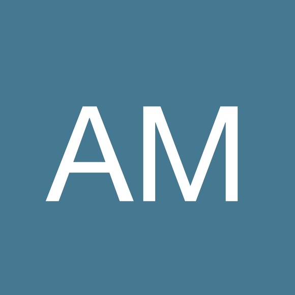 Profile Picture of Avery Manus (@avverym) on Poshmark