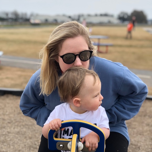 Profile Picture of Carlie Taylor (@carlietay) on Poshmark