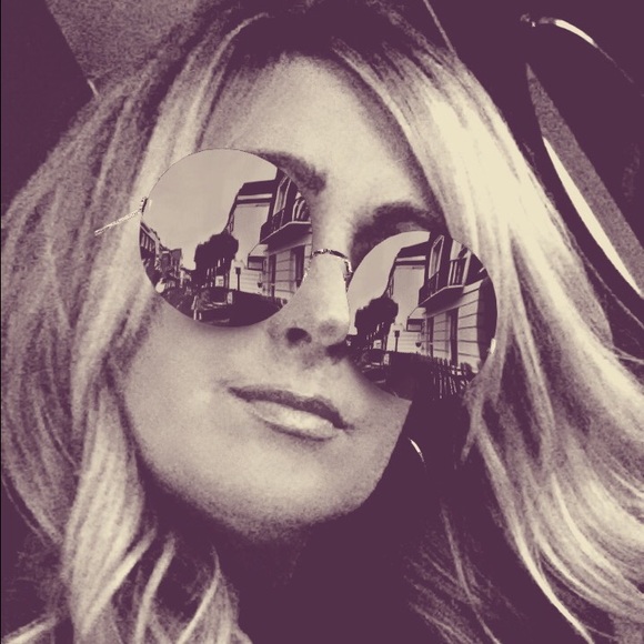 Profile Picture of April Heether (@mamabeaver) on Poshmark