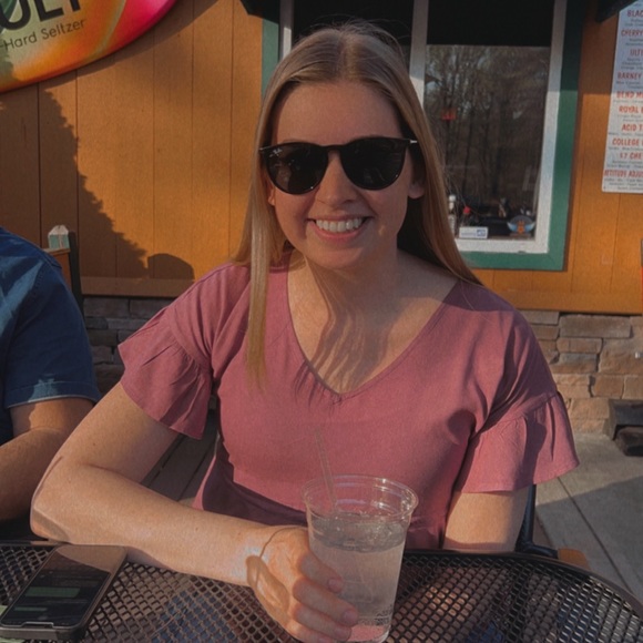 Taylor Humphreys - Poshmark Profile Picture of Taylor Humphreys (@taylorhumphrey1) on Poshmark