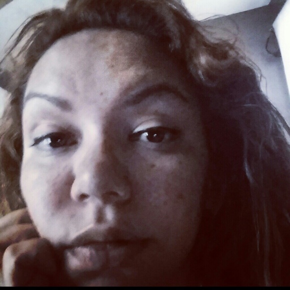 Profile Picture of Alicia Zamora (@aliciatz) on Poshmark