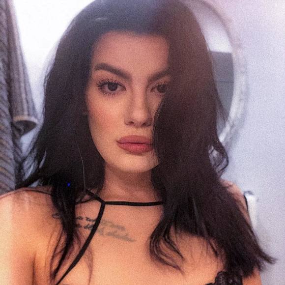 Profile Picture of Amanda Larocque (@amanda_larocque) on Poshmark