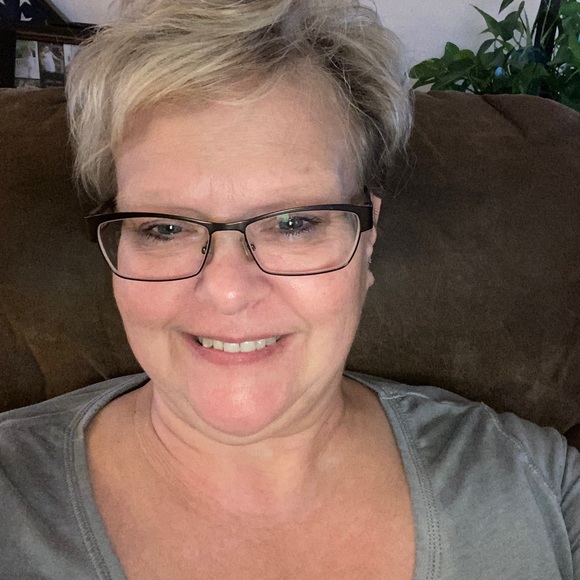 Profile Picture of Tracy Rutkowski (@tracyrutkowski) on Poshmark