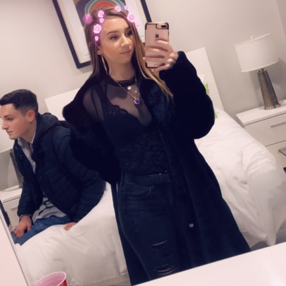 Profile Picture of Carlee Gentile (@carleegentile) on Poshmark