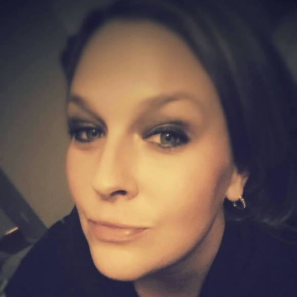 Profile Picture of Joanne Fredrickson (@alexiesmom98) on Poshmark