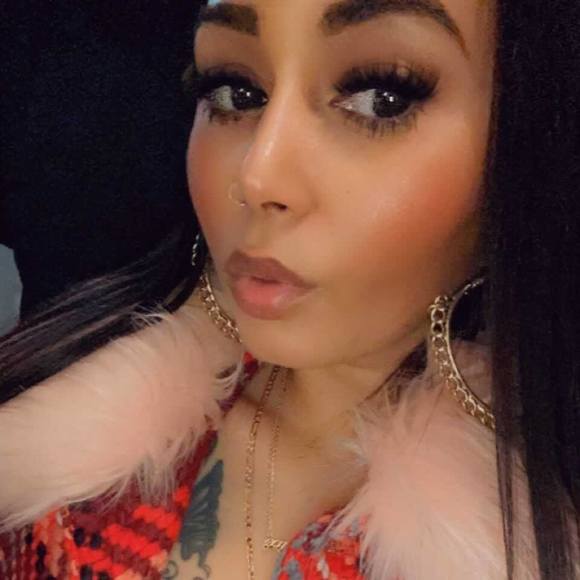 Profile Picture of Fernanda Galvao (@monteiro33) on Poshmark