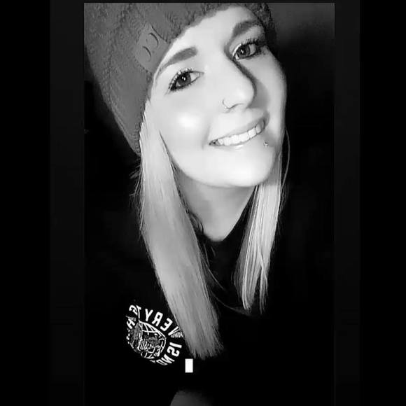 Profile Picture of Whitney Katelyn (@whitneykatel898) on Poshmark