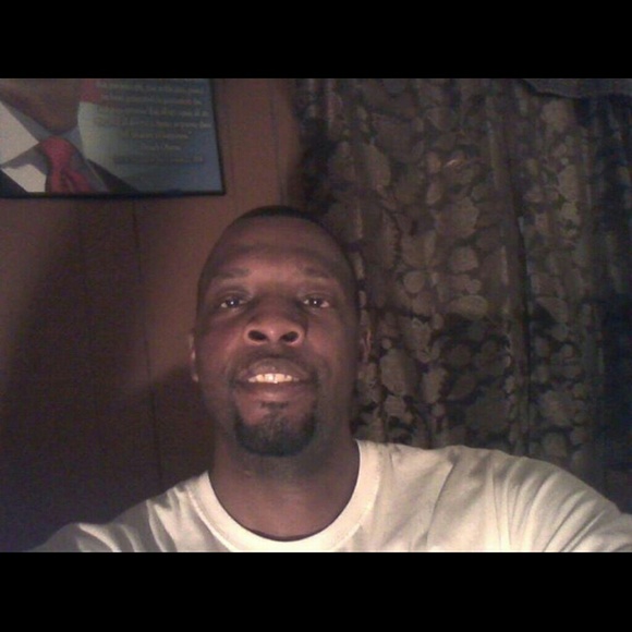 Profile Picture of Tony Graves (@tonygraves) on Poshmark
