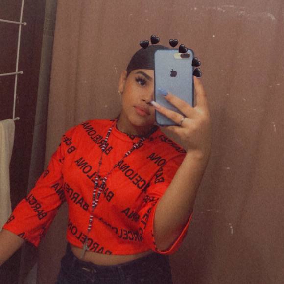 Profile Picture of Daniela Vizcaíno (@danielavizca379) on Poshmark