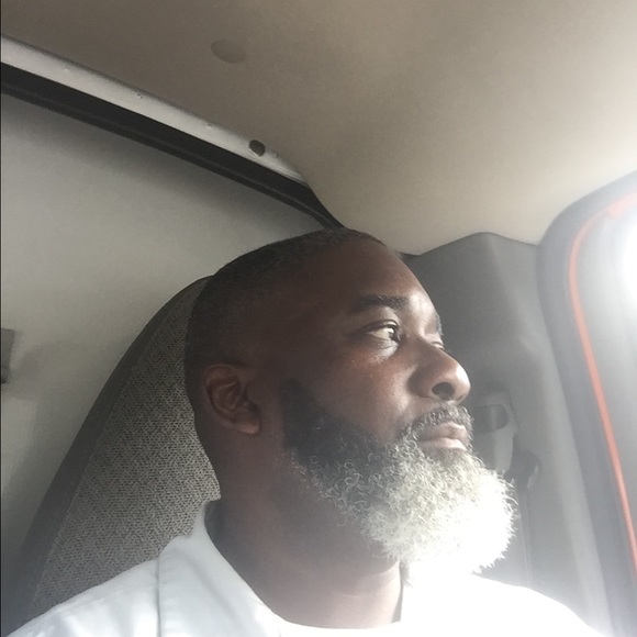 Profile Picture of Robert Mcfadden (@fashionman687) on Poshmark