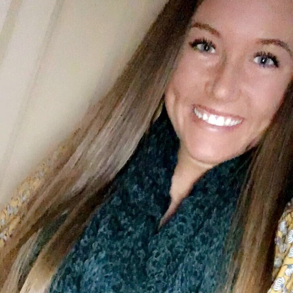 Ashley Dorey - Poshmark Profile Picture of Ashley Dorey (@doreyashley4) on Poshmark