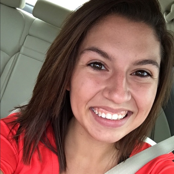 Profile Picture of Madison Gibbs (@maddiegibbs12) on Poshmark