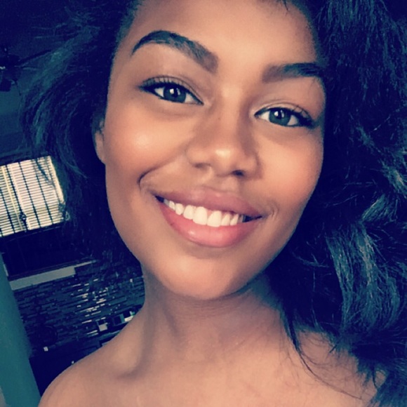 Profile Picture of Alyssa Page (@alyssa_108janay) on Poshmark