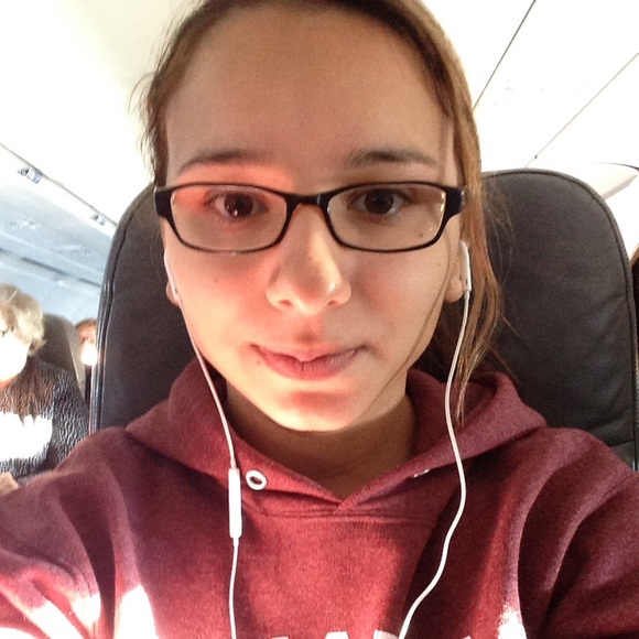 Profile Picture of Molly Mendonca (@mmendonca31) on Poshmark