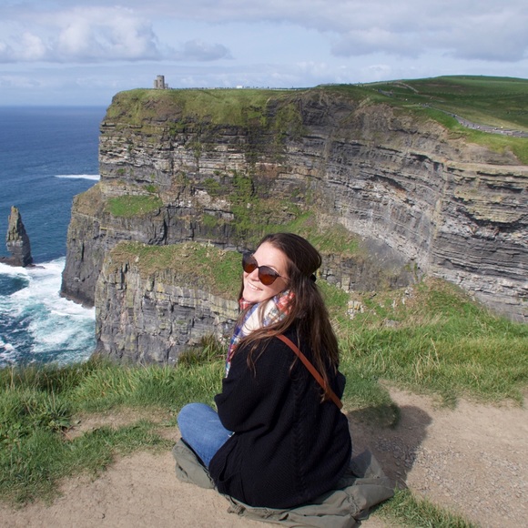 Profile Picture of Catherine Simpson (@cksimpson90) on Poshmark