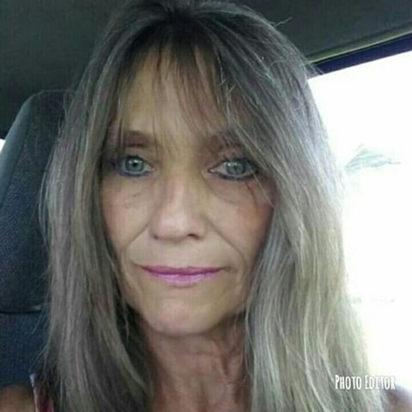 Profile Picture of Tamara Engbarth (@tengbarth) on Poshmark