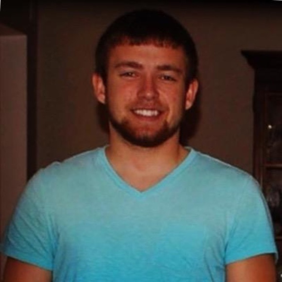Profile Picture of Taylor Kirby (@tkirby10) on Poshmark