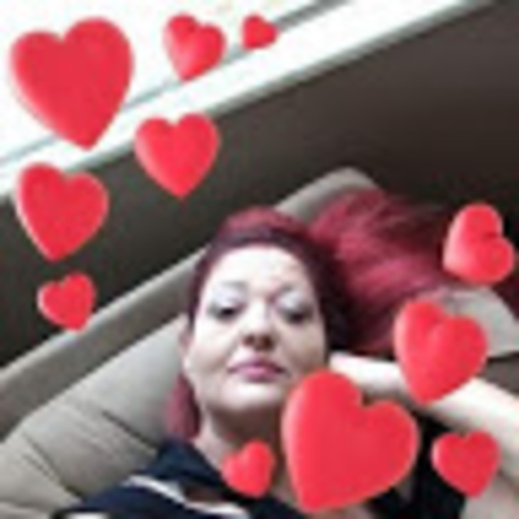 Profile Picture of Tammy Decosta (@tammynani) on Poshmark