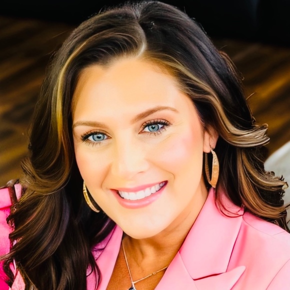 Profile Picture of Brandy Schell (@brandyschell) on Poshmark