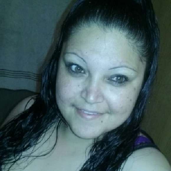 Profile Picture of Yvette Archuleta (@yvette_6) on Poshmark