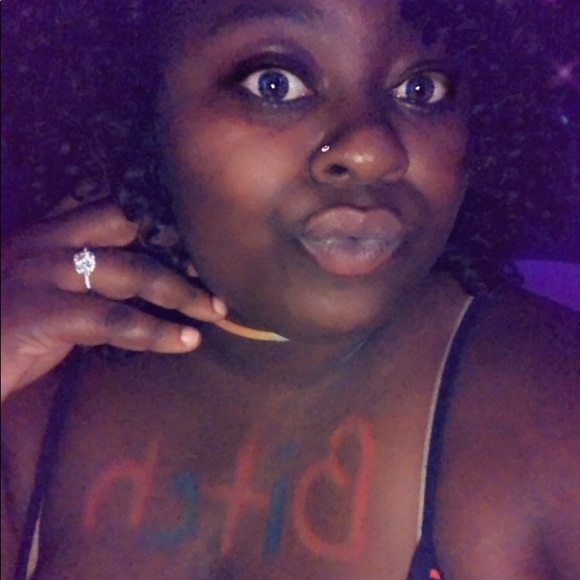 Profile Picture of Imani Marrow (@queen_m22) on Poshmark