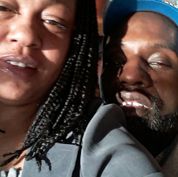 Clinton Laws - Poshmark Profile Picture of Clinton Laws (@yungclyde) on Poshmark