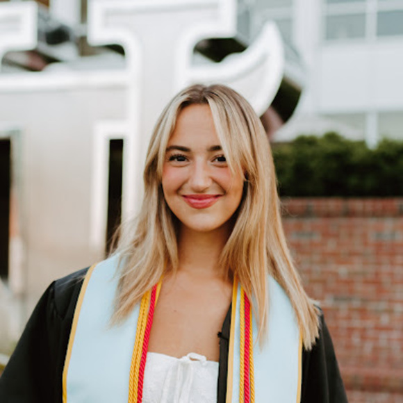 Profile Picture of Toni Abajian (@toni_abajian) on Poshmark