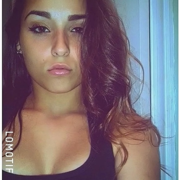 Profile Picture of Taylor Greer (@taylorgreer494) on Poshmark