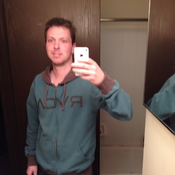 Profile Picture of Christopher Litton (@cmlitton1s) on Poshmark