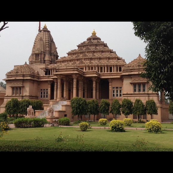 Profile Picture of Chitra Shah (@sweetsoulchiki) on Poshmark