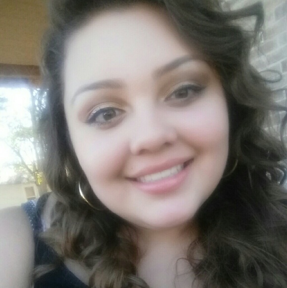 Profile Picture of Michelle Guerrero (@michellekg) on Poshmark