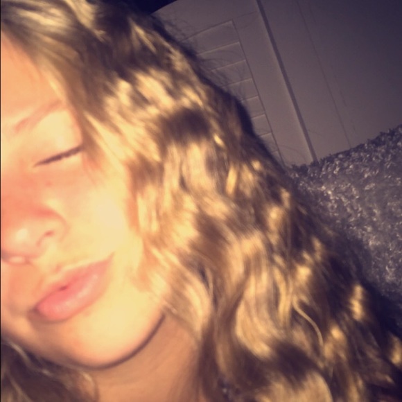 Profile Picture of Liza Bonitz (@liz_bonitz) on Poshmark