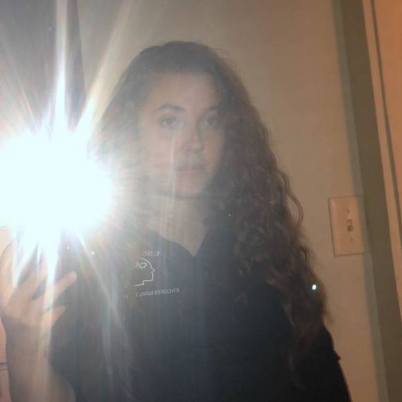 Lily Dukette - Poshmark Profile Picture of Lily Dukette (@lilydukette) on Poshmark