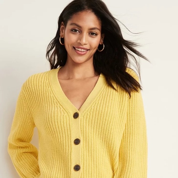 Profile Picture of Rebecca James (@rebecca_queen) on Poshmark