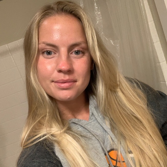 Profile Picture of Mikaela Ekdahl (@mikaelaekdahl) on Poshmark