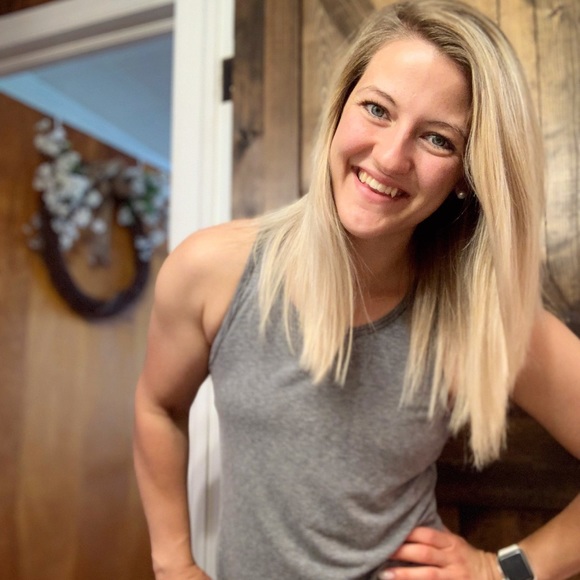 Profile Picture of Alisha Adams (@alr224455) on Poshmark