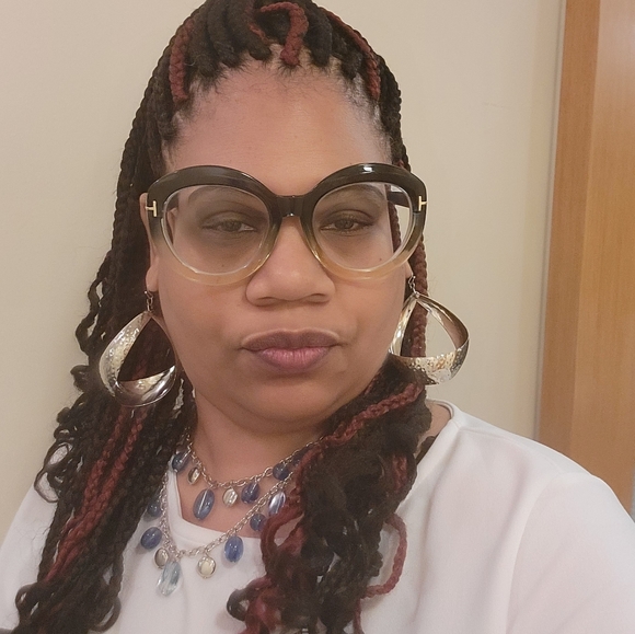 Profile Picture of Taffy Belser (@tafbee2004) on Poshmark