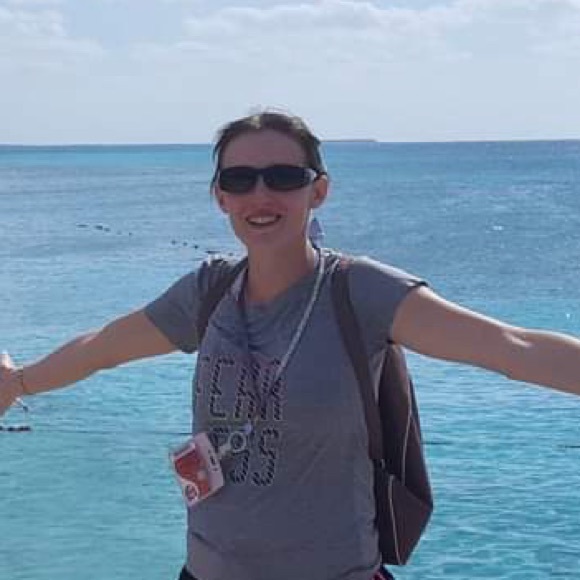 Profile Picture of Lori Grohol (@lgrohol33) on Poshmark