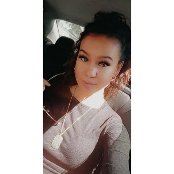 Profile Picture of Desiree Sinclair (@desirees14) on Poshmark
