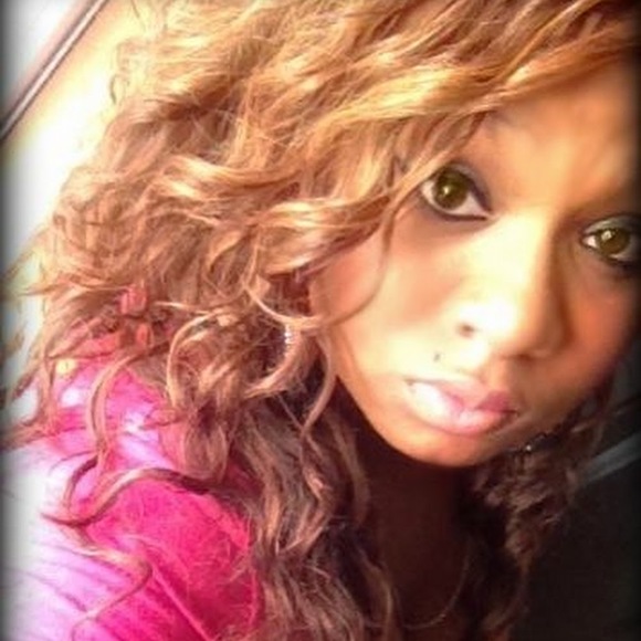 Profile Picture of Tecoria Burt (@teburt00) on Poshmark