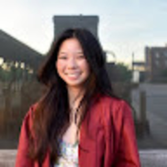 Profile Picture of Victoria Foo (@victoria_foo) on Poshmark