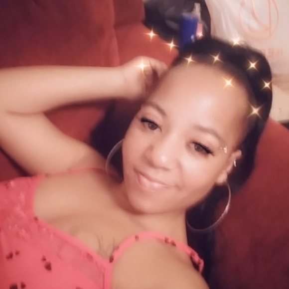 Cassandra Wooten - Poshmark Profile Picture of Cassandra Wooten (@cassandrawoo487) on Poshmark