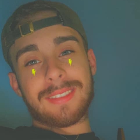Profile Picture of Dylan Holcomb (@dylan006) on Poshmark