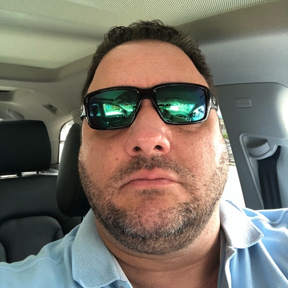 Profile Picture of James Verbeck (@chrisverbeck) on Poshmark