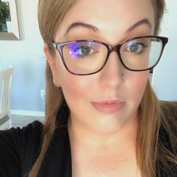 Profile Picture of Sarah Curley (@sarahbee57) on Poshmark