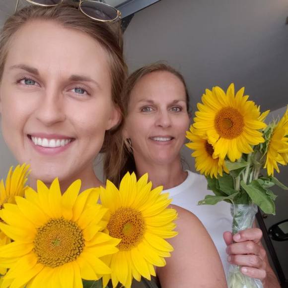 Profile Picture of Anna Kemnitz (@annakemnitz) on Poshmark