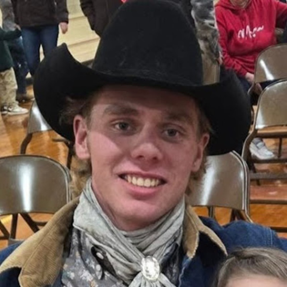 Profile Picture of Caden Hultgren (@chulkgren19) on Poshmark