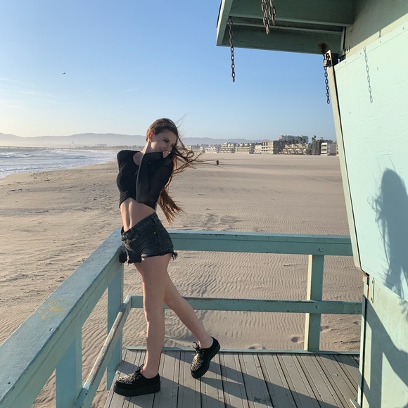 Profile Picture of Breena Becker (@breenabecker88) on Poshmark