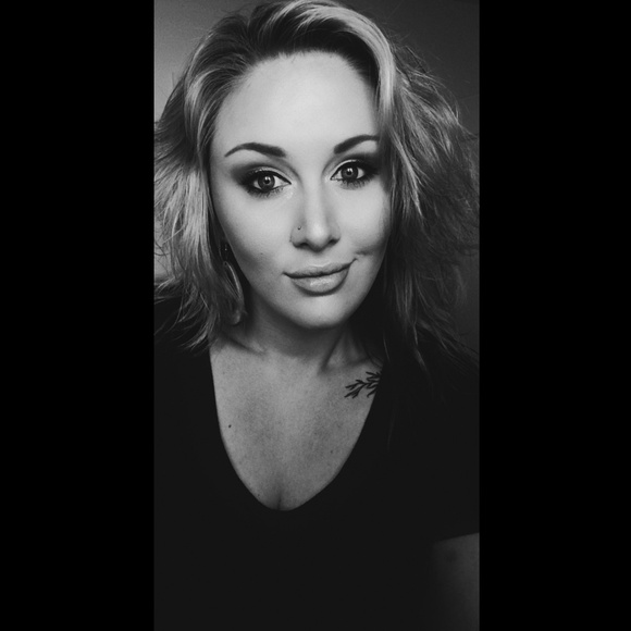 Profile Picture of Sydnie Roehrman (@sydnieu) on Poshmark