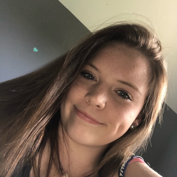 Profile Picture of Haley Page (@haleymae10) on Poshmark